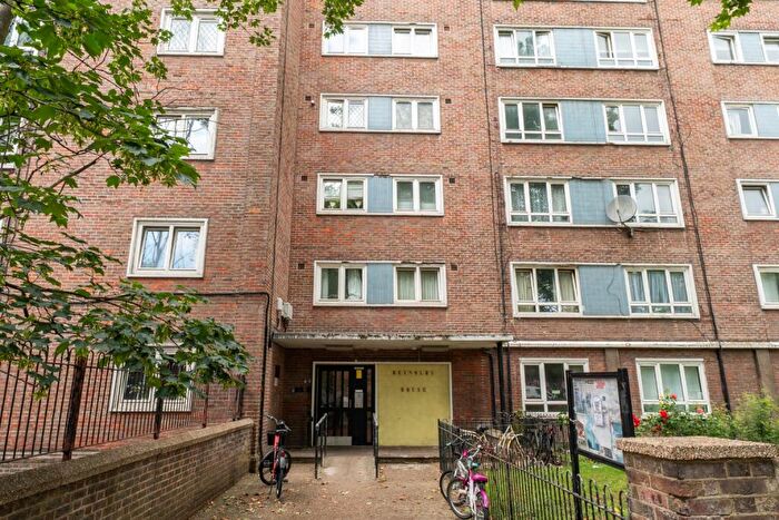 3 Bedroom Apartment For Sale In Reynolds House, Approach Road, E2
