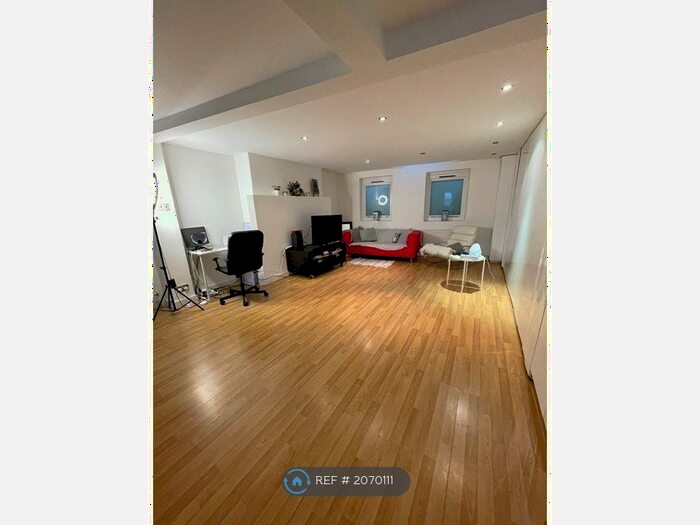 Studio To Rent In Bisham Gardens, London, N6