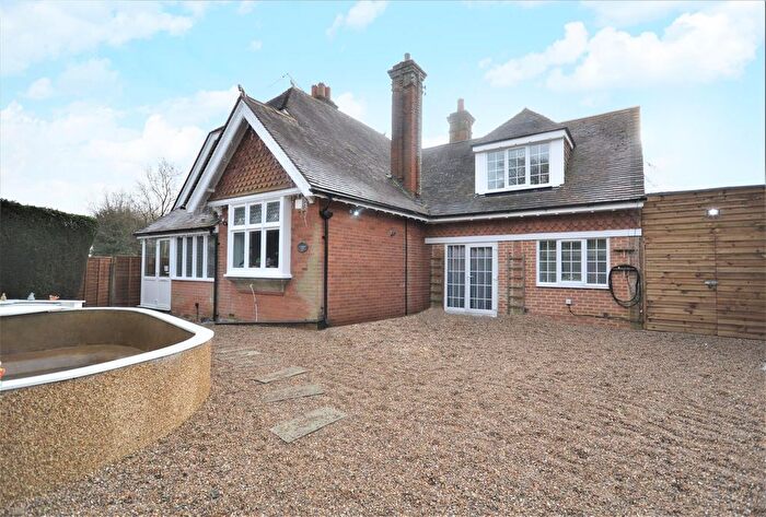 5 Bedroom Detached House For Sale In Hazelwood Lane, Chipstead, CR5