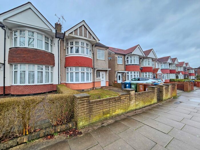 1 Bedroom Flat To Rent In Imperial Drive, Harrow, HA2