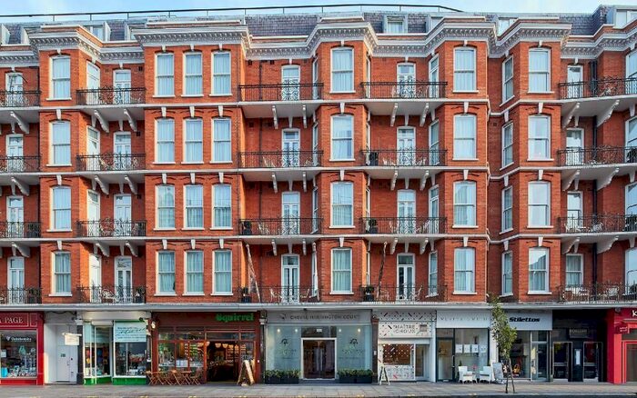 3 Bedroom Flat To Rent In Harrington Road, SW7