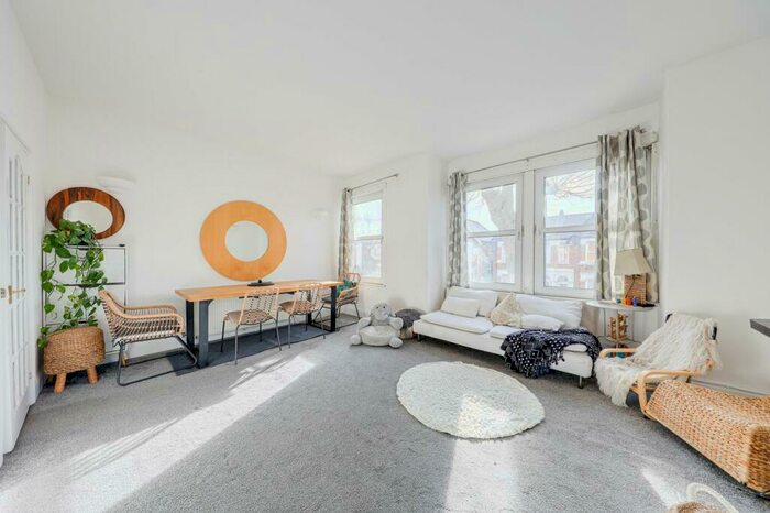 2 Bedroom Flat To Rent In Brownhill Road, Catford, London, SE6