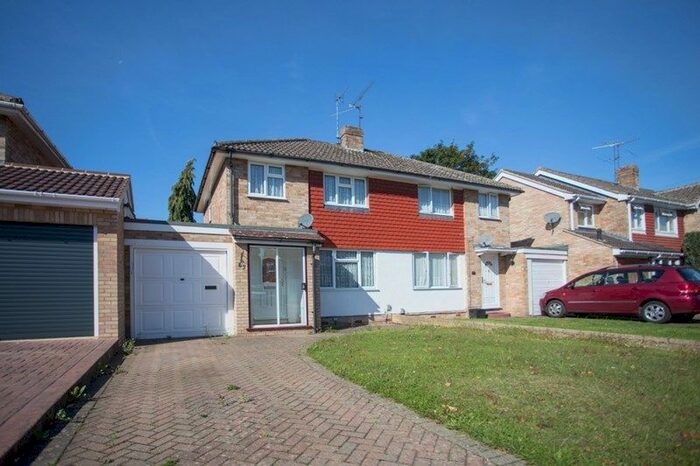 3 Bedroom Semi-Detached House To Rent In Quentin Road, Woodley, Reading RG5