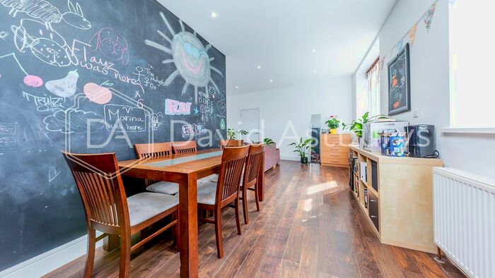 3 Bedroom Flat To Rent In Coleridge Road, Crouch End, London, N8