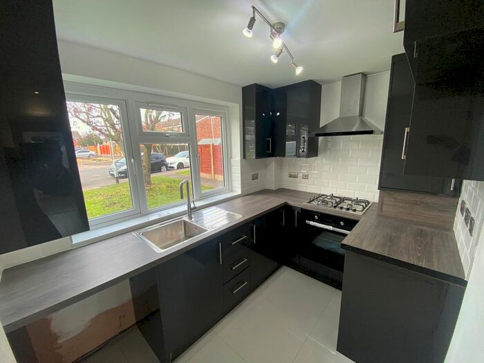 2 Bedroom Maisonette To Rent In Pennine Way, Harlington, Hayes UB3