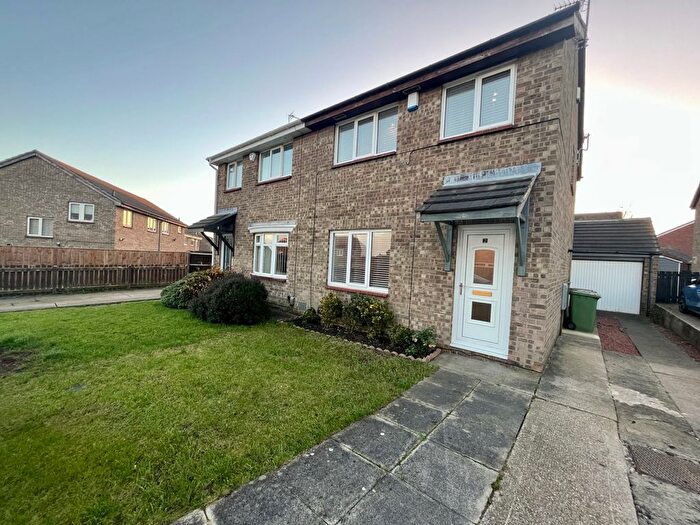 3 Bedroom Semi-Detached House To Rent In Ganton Close, Washington, NE37