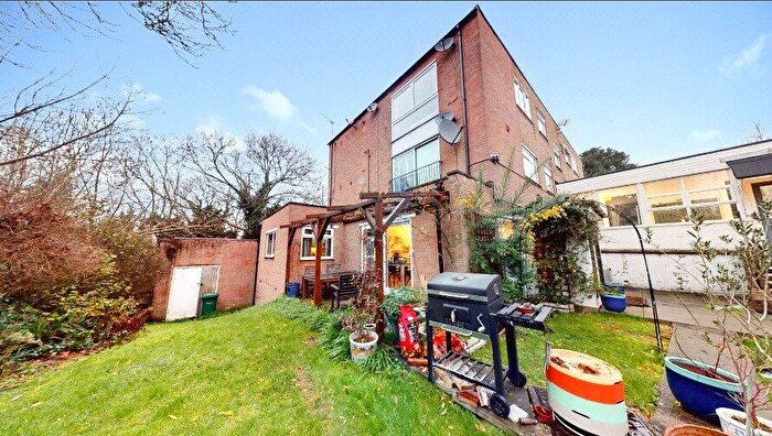 2 Bedroom Apartment To Rent In The Rise, London, NW7