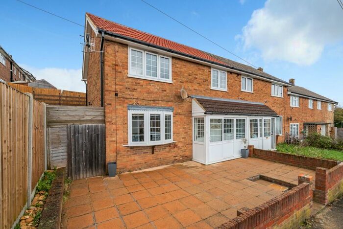 3 Bedroom Semi-Detached House To Rent In Laburnum Road Rochester, ME2