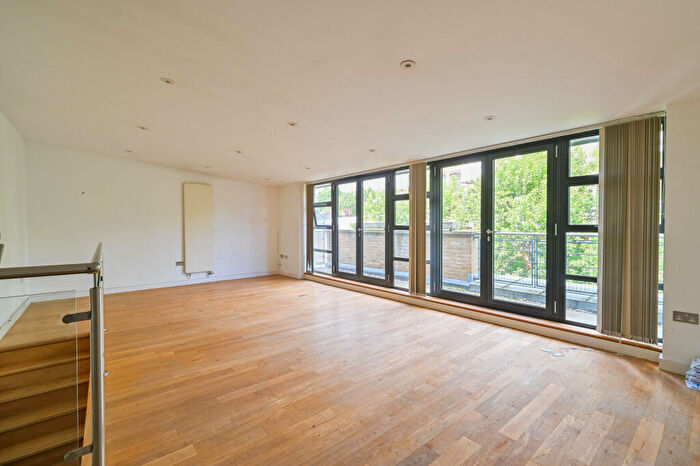 3 Bedroom Flat For Sale In Bouton Place, Barnsbury, London, N1