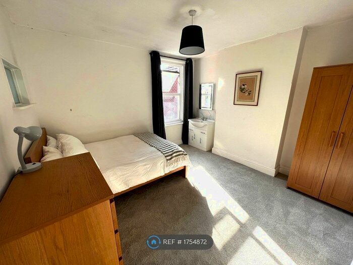 5 Bedroom Detached House To Rent In Richmond Park Road, Bournemouth, BH8