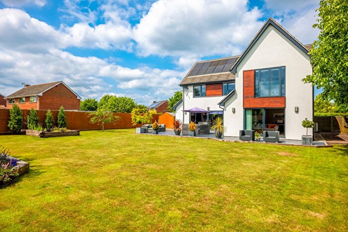 4 Bedroom Detached House For Sale In Weston Orchard, Fladbury, Worcestershire, WR10