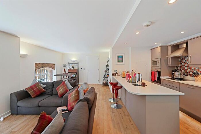 2 Bedroom Apartment For Sale In The Grainstore, Royal Victoria Dock, E16