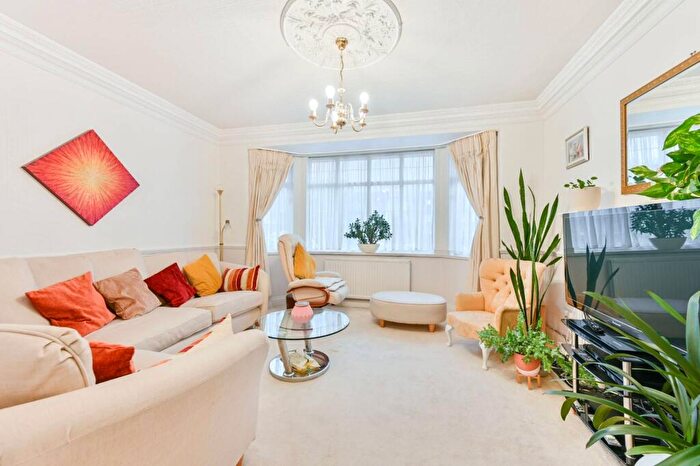 4 Bedroom Semi Detached House For Sale In Birchen Grove, Queensbury, London, NW9