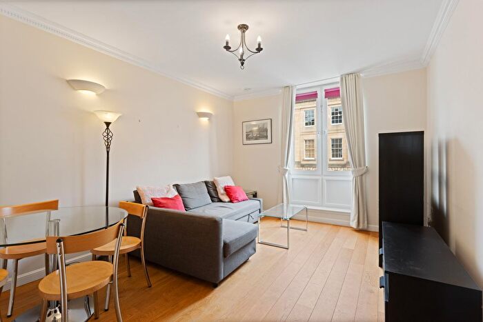 3 Bedroom Flat To Rent In Fettes Row, New Town, Edinburgh, EH3
