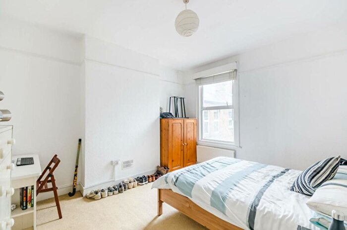 3 Bedroom Maisonette To Rent In Weir Road, Balham, London, SW12