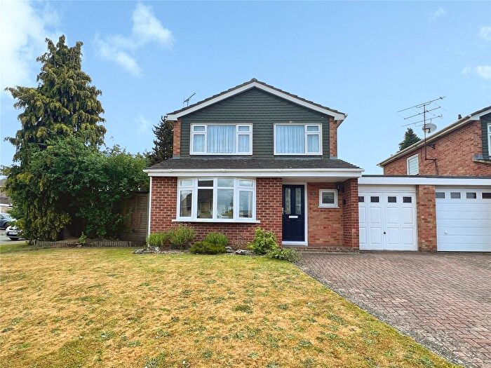 3 Bedroom Detached House For Sale In Bean Oak Road, Wokingham, Berkshire, RG40