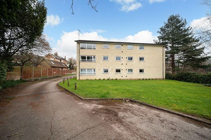 2 Bedroom Flat For Sale In Yew Tree Court, Boxmoor, HP1