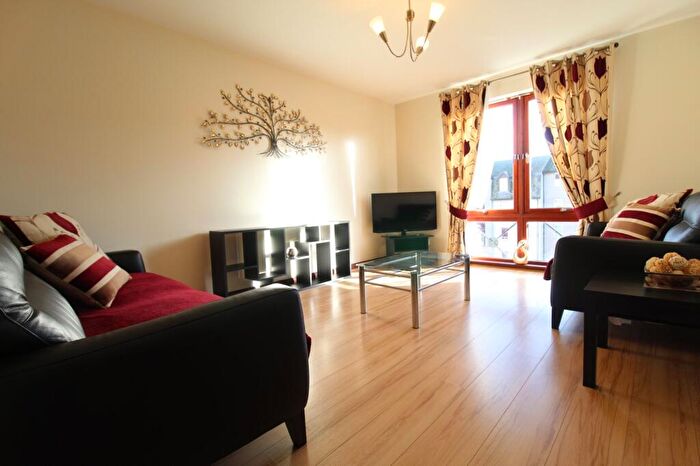 2 Bedroom Flat To Rent In Strawberry Bank Parade, Aberdeen, AB11