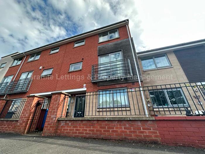 4 Bedroom Town House To Rent In Brennock Close, Beswick, Manchester, M11