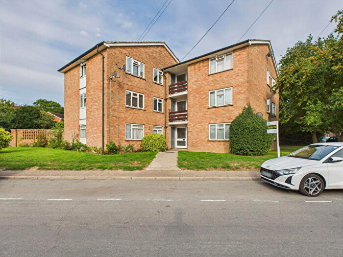 2 Bedroom Flat For Sale In Sleets Road, Broadbridge Heath, Horsham, RH12