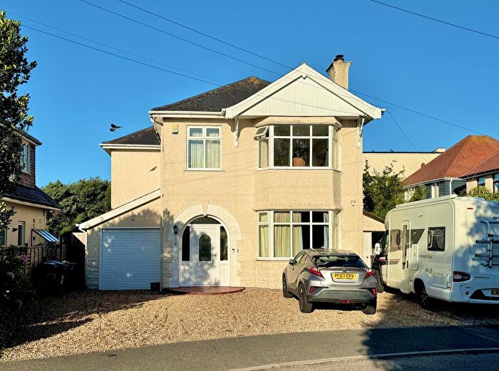 4 Bedroom Detached House For Sale In Avoncliffe Road, Southbourne, BH6