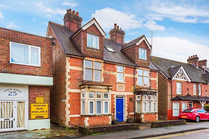 2 Bedroom Flat To Rent In Kings Road, Haslemere, Surrey, GU27