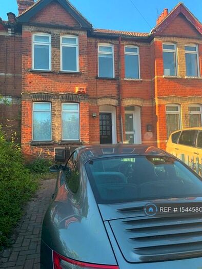 2 Bedroom Flat To Rent In Alexandra Road, Brentwood, CM14