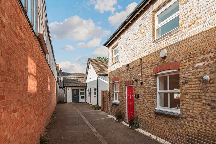 3 Bedroom Terraced House For Sale In South Road, Weybridge, KT13