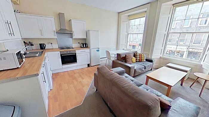 4 Bedroom Flat To Rent In Rankeillor Street, Edinburgh, EH8