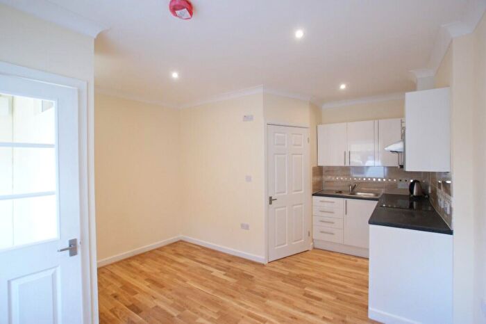 1 Bedroom Flat To Rent In Molesey Road, Walton-On-Thames, Surrey, KT12