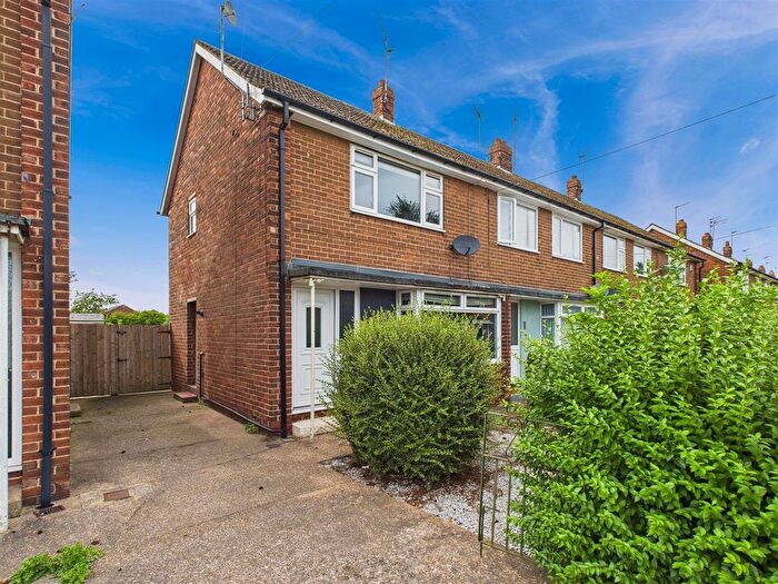 2 Bedroom End Terrace House For Sale In Corona Drive, Hull, HU8