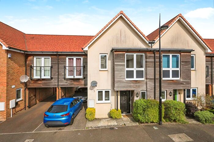 3 Bedroom Semi-Detached House For Sale In Sunflower Lane, Polegate, BN26