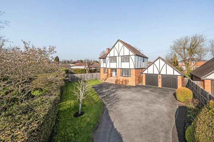 5 Bedroom Detached House For Sale In Chalgrove Close, Maidenhead, Berkshire, SL6