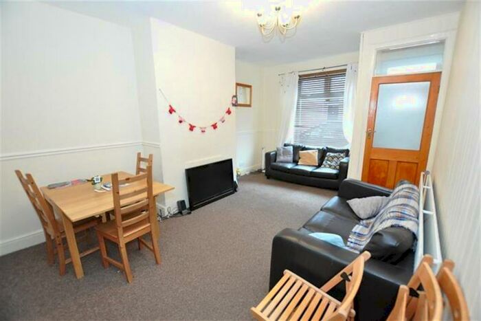 6 Bedroom Maisonette To Rent In Field Street, Gosforth, Newcastle Upon Tyne, NE3