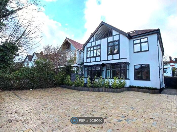 3 Bedroom Flat To Rent In Brighton Road, Purley, Croydon, CR8
