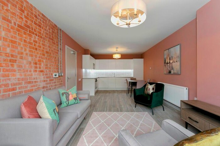 2 Bedroom Flat To Rent In Ormeau Road, Belfast, BT7