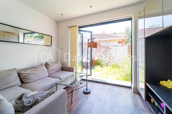 2 Bedroom Flat To Rent In North View Road, Alexandra Palace, London, N8