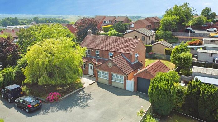 4 Bedroom Detached House For Sale In Marsh, Pudsey, LS28