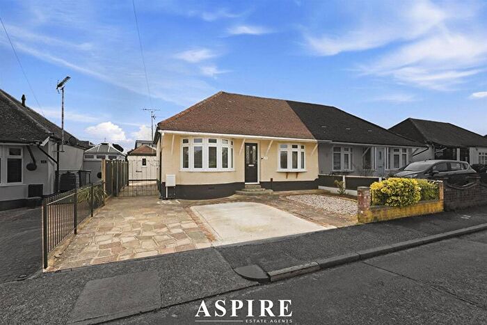 2 Bedroom Semi-Detached Bungalow For Sale In Northern Avenue, Benfleet, SS7
