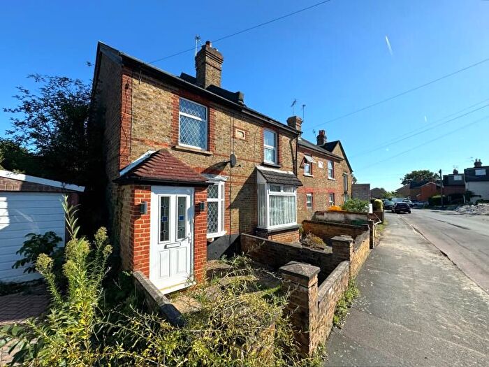 3 Bedroom End Of Terrace House To Rent In Wendover Road, Staines, TW18