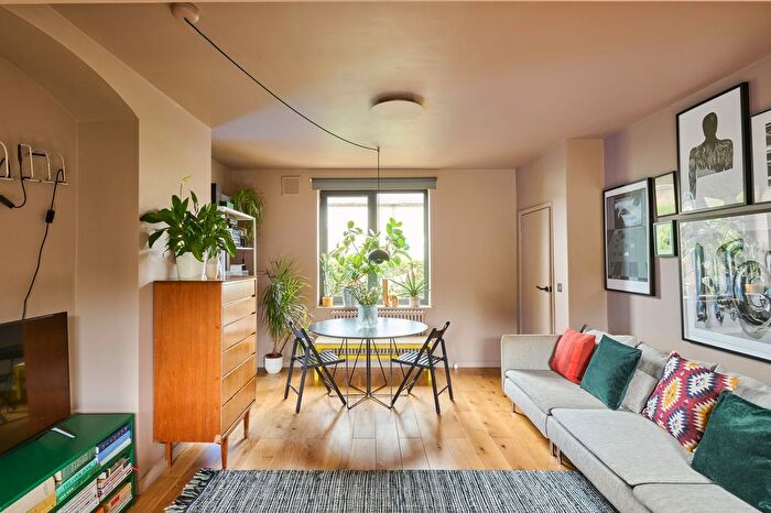 2 Bedroom Terraced House For Sale In Courtman Road, London, N17