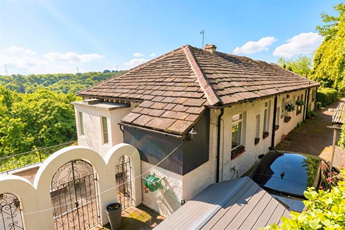 4 Bedroom Semi-Detached House For Sale In New Lane, Halifax, HX3