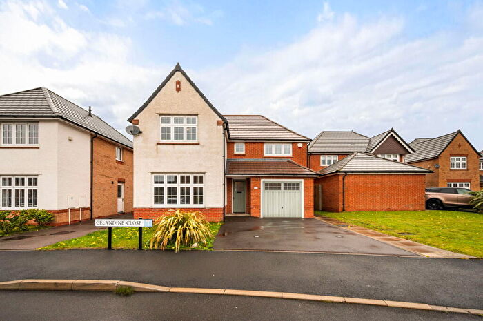 4 Bedroom Detached House For Sale In Celandine Close, Moorside, Oldham, OL4