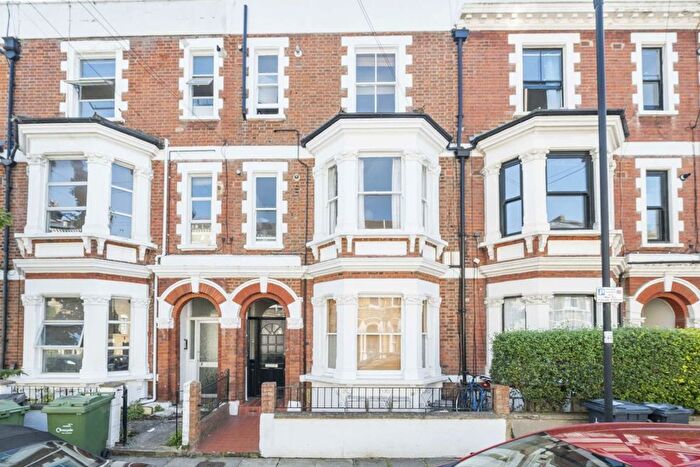 2 Bedroom Flat To Rent In Tregothnan Road, Stockwell, SW9