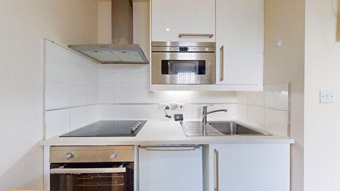 Studio To Rent In Ash Grove, London, NW2
