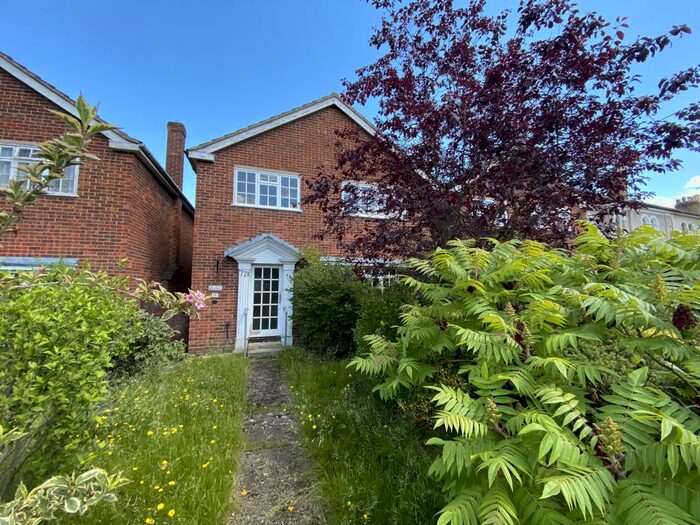 4 Bedroom Detached House To Rent In Hainault Road, Chigwell, IG7