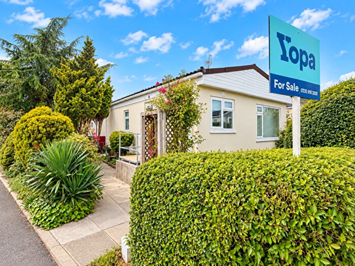 2 Bedroom Mobile Home For Sale In Woodlands Park, Bristol, BS32