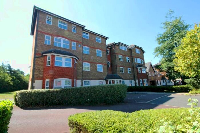 2 Bedroom Flat To Rent In Wingate Court, Aldershot GU11