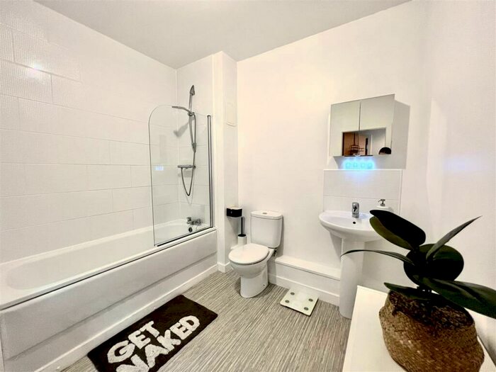 2 Bedroom Apartment To Rent In Altrincham Road, Manchester, M22