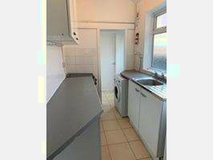 3 Bedroom Terraced House To Rent In Coventry, CV1 5nt #386123